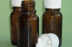 Як і чим змити професійну фарбу з брів?