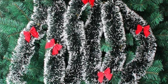 Як нарядити ялинку, якщо немає іграшок — варіанти декору саморобного