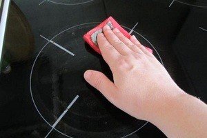 Як очистити склокерамічну плиту від нагару?