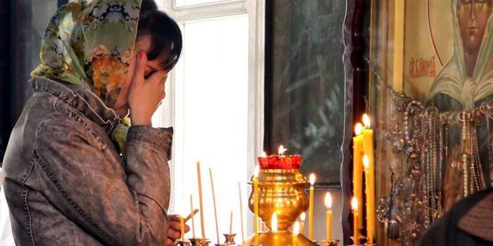 Як поминати на 9 днів після смерті за православною традицією — поминальний обід, молитви та обряди