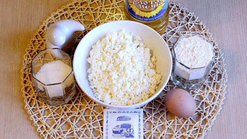 Як правильно готувати смачні, пишні і ніжні сирники в духовці і мультиварці? Як готувати сирники з бананом, яблуком, висівками?