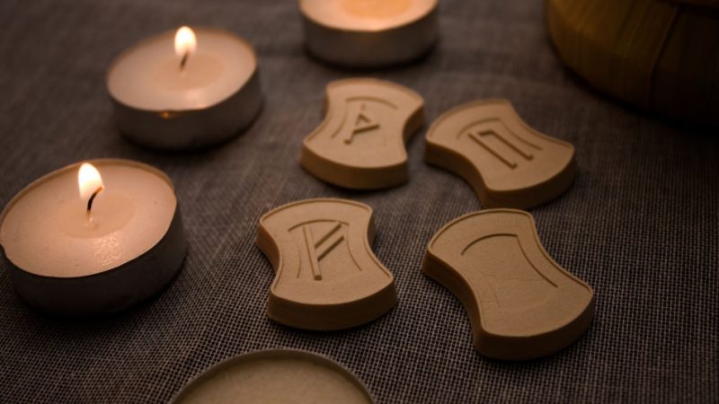 Як правильно і з чого зробити руни своїми руками? Як зробити руну амулет, оберіг, талісман, на гроші, захист, удачу, ставши?