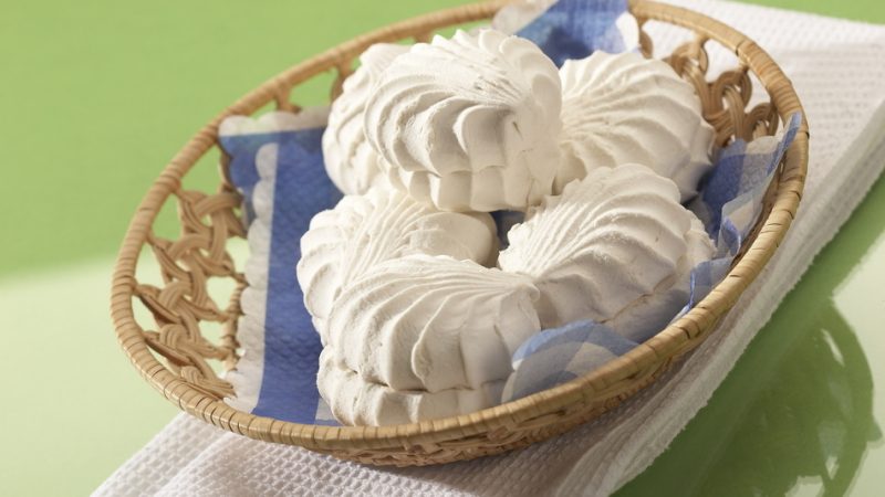 Як приготувати смачний зефір в домашніх умовах на агар-агарі, білках, смородини, яблук, полуниці, кефіру та сиру?