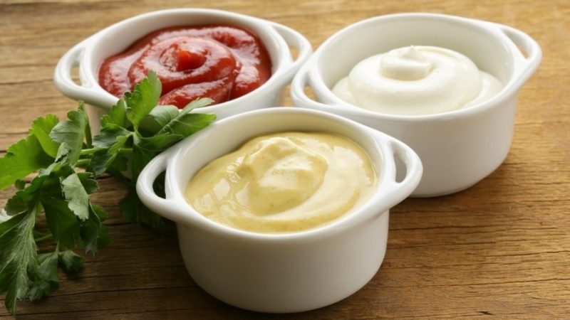 Як приготувати соус для шаурми класичний, як у кіосках, томатний, з йогурту, з огірком і горіхами: рецепт приготування