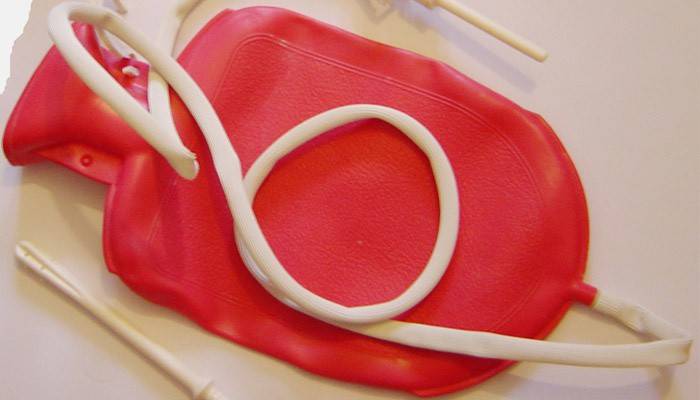 Як робити клізму будинку