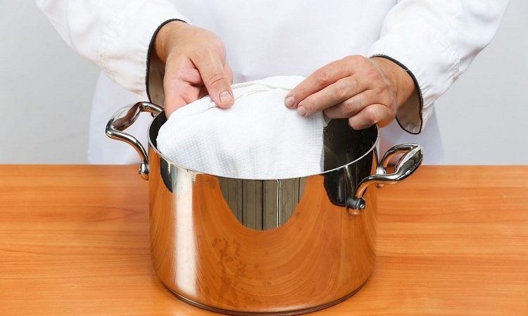 Як і скільки стерилізувати банки з заготовками в каструлі з водою?