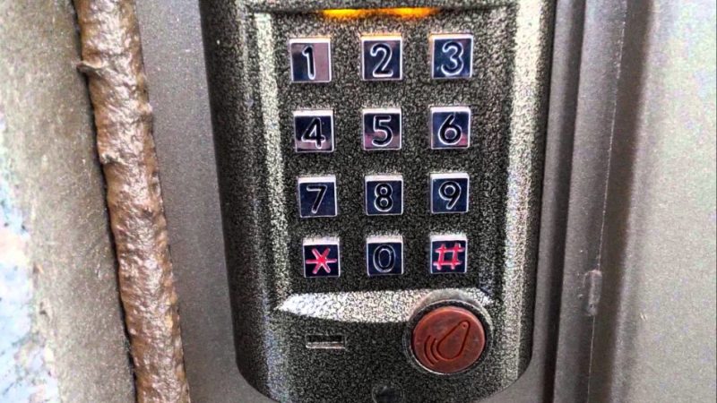Як відкрити домофон без ключа? Способи та коди відкрити двері будь-якого під'їзду з домофоном без ключа