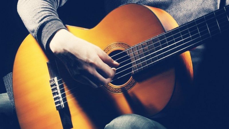 Як вибрати гітару, з чого складається гітара? Як навчитися грати на гітарі з нуля, самостійно?