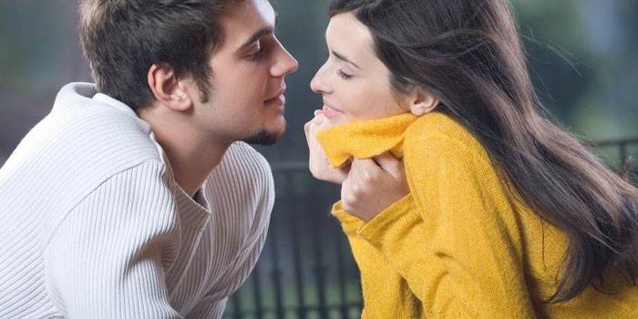 Як закохати в себе чоловіка на все життя. Поради психологів — як вести себе з чоловіком, щоб він закохався