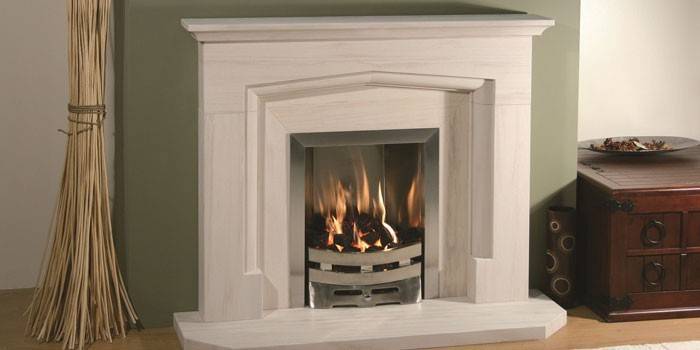 Як зробити декоративний камін своїми руками для інтер’єру, покрокова інструкція з фото і відео