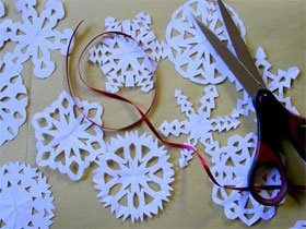 Як зробити до Нового року сніжинку з паперу своїми руками