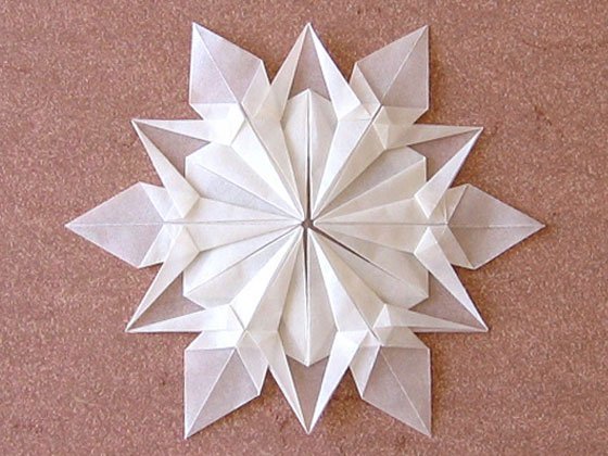 Як зробити до Нового року сніжинку з паперу своїми руками