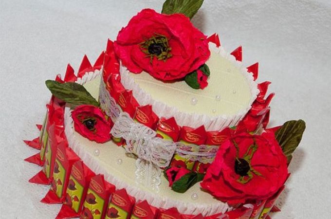 Як зробити оригінальний торт з цукерок і соку? Як зробити торт з цукерок для хлопчика, дівчата, чоловіки та жінки