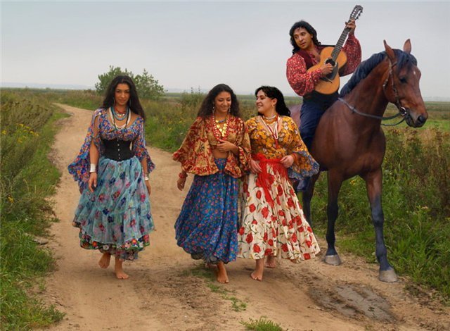 Як зшити циганський костюм своїми руками