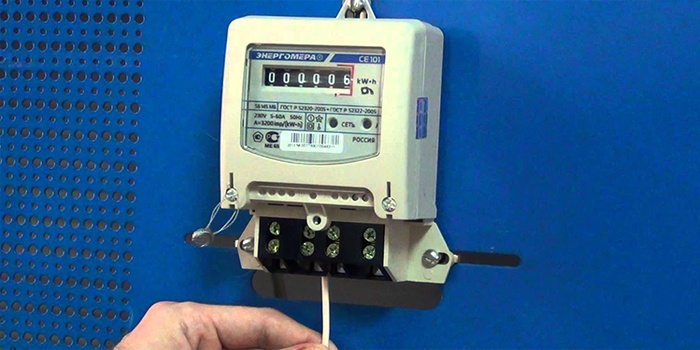 Як зупинити лічильник електроенергії Меркурій магнітом і без нього