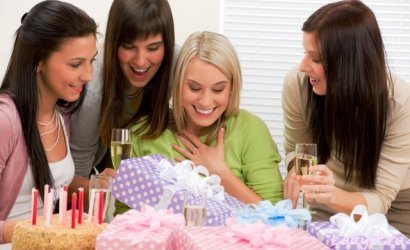 Який подарунок зробити подрузі на день народження