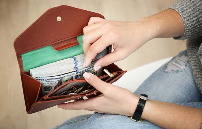 Якого кольору повинен бути гаманець, щоб притягувати гроші, як вибрати