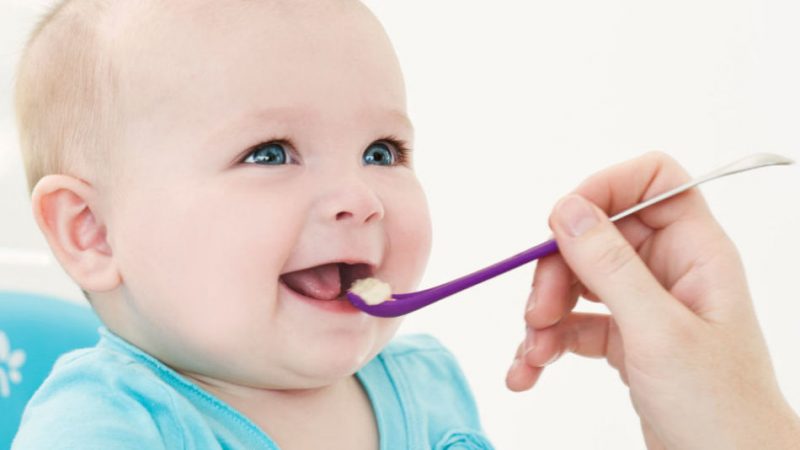 З якого віку дають дитині рибу? Чи можна дитині давати в'ялену, червону, солону і річкову рибу?