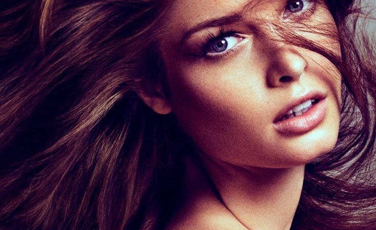 З якою швидкістю ростуть волосся і що впливає на їх ріст?