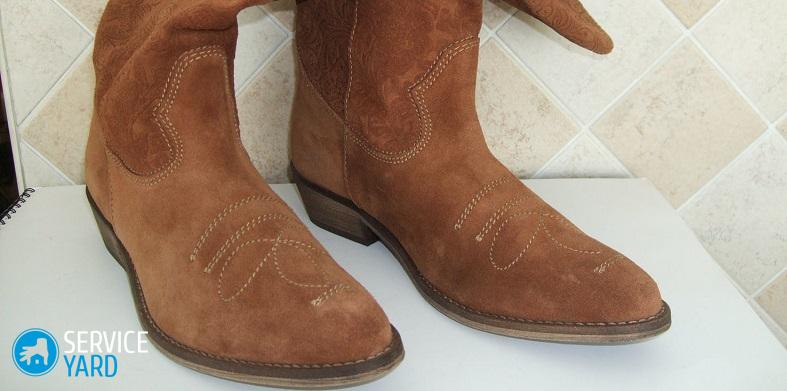 Замшевые сапоги стали вонять — что делать?