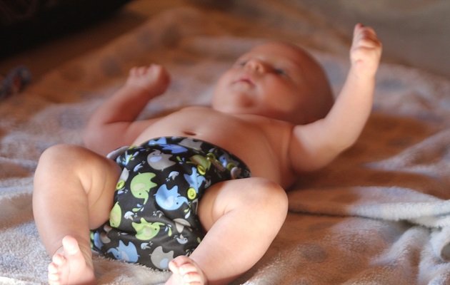 Зелений кал у немовляти – якого кольору повинен бути стілець у немовляти