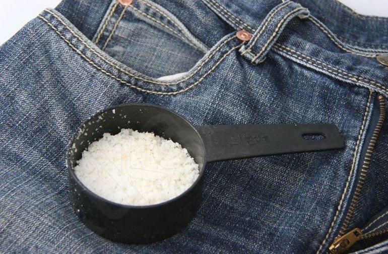 Зелёные пятна на штанах: чем вывести траву с одежды Зелёные пятна на штанах: чем вывести траву с одежды